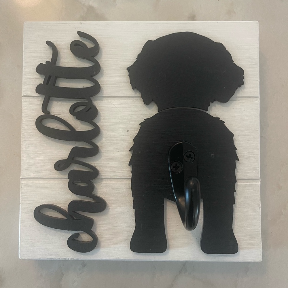 Personalized Dog Leash & Collar Holder – Custom Pet Hook Wall Decor (Charlotte)